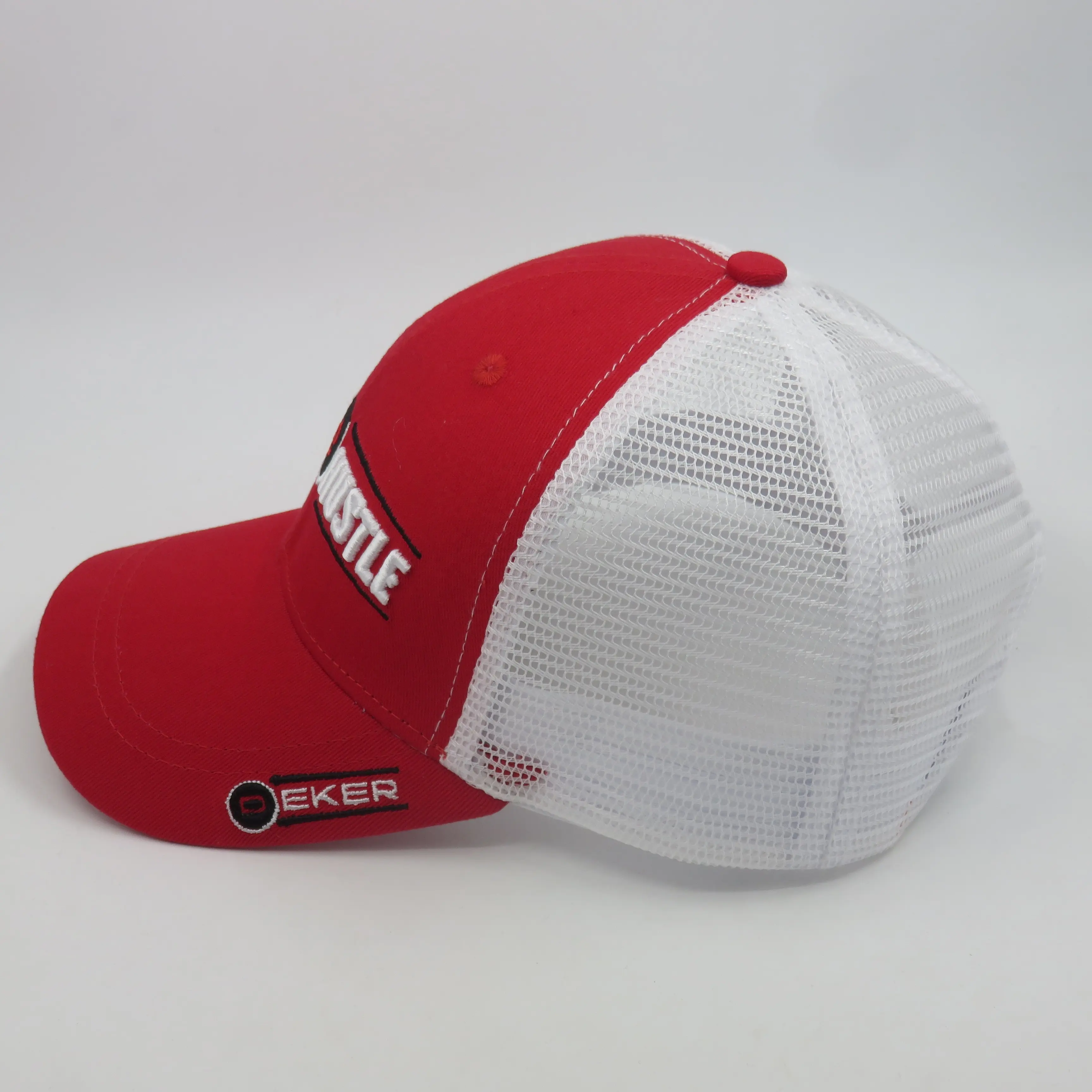 OEM कस्टम 3d कढ़ाई बेसबॉल हॉकी टोपी लाल सफेद कपास जाल बच्चों युवा खेल trucker टोपी