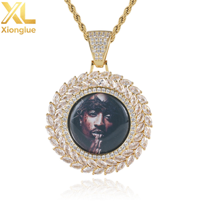 Collier pendentif personnalisé avec cadre médaillon pour photo, serti de zircons, pour femme - Product Image 1
