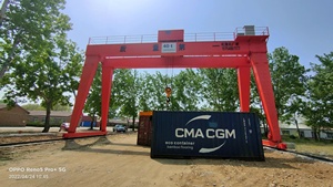 Grue à portique pour conteneurs certifiée ISO MU 10-50 tonnes Portée réglable 20-35 m pour port/aire de manœuvre ferroviaire avec système d'alimentation coulissant - Product Image 4