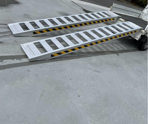 Nueva Rampa de Carga de Aluminio Plateado de Alta Resistencia de 3.5M y 6T con Orugas de Goma, Inclinación Personalizable para Maquinaria, Coches y Motocicletas - Garantía de 12 Meses - Product Image 4