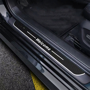 Luzes de Porta em Fibra de Carbono Brilhante com Logo Iluminado, Luzes de Pedal de Interior Automotivo com Logo Iluminado em Movimento - Product Image 1