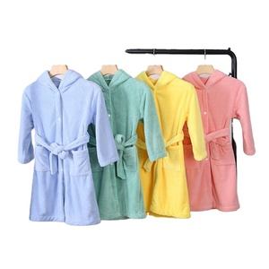 Accappatoio <span class=keywords><strong>con</strong></span> Cappuccio a Orecchie di Coniglio Grandi in <span class=keywords><strong>Pile</strong></span> Corallo Assorbente e Indossabile a Maniche Lunghe per Bambini e Bambine, Fantasia Tinta Unita, Ideale per il Commercio Transfrontaliero - Product Image 1