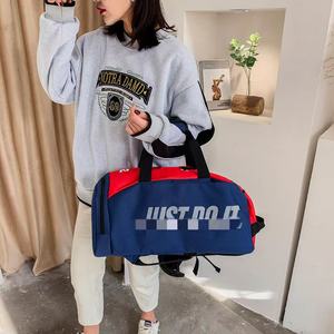 Sac à dos de grande capacité pour femmes, sac de voyage de sport noir avec compartiment intérieur, sangles détachables pour les voyages de loisirs - Product Image 4
