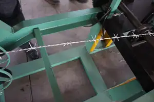 Preço de fábrica máquina automática de fazer arame farpado galvanizado torcido