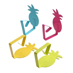 4pcs <span class=keywords><strong>pince</strong></span> à <span class=keywords><strong>nappe</strong></span> en métal en forme d'ananas en forme de cygne coloré - Product Image 3