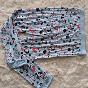 Pijama de Bambú con Cremallera Doble y Estampado de Halloween Personalizado para Bebés y Niños Pequeños, Manga Larga, con Pies Cubiertos - Product Image 4