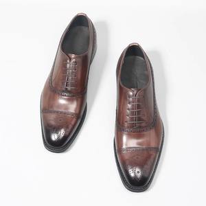 Chaussures en cuir véritable pour hommes, faites à la main, de haute qualité, élégantes et respirantes, adaptées aux chaussures Oxford pour hommes pour les fêtes de mariage. - Product Image 2