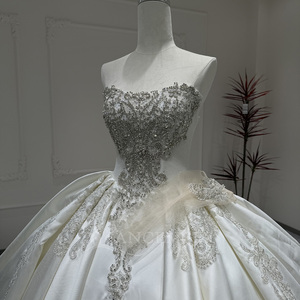 Vestido de Novia Largo hasta el Suelo con Escote Corazón, Estampado Floral, Estilo Moderno y Glamuroso, Color Marfil, con Apliques Bordados - Product Image 5