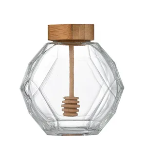 Groothandel Aangepaste Glas Honing Pot Met Dipper Hout Deksel Clear Lege Hexagon Glas Honing Potten