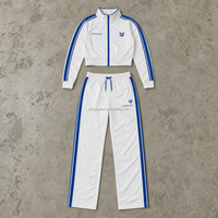 Ensemble décontracté pour homme personnalisé, haut blanc à col montant et fermeture éclair, pantalon large à double bande bleue sur les côtés avec cordon de serrage, OEM ODM