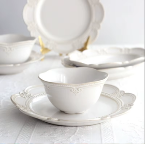 Ensemble de <span class=keywords><strong>vaisselle</strong></span> en céramique blanche émaillée de style <span class=keywords><strong>baroque</strong></span> européen rétro, design floral en relief, <span class=keywords><strong>vaisselle</strong></span> vintage pour mariage - Product Image 4