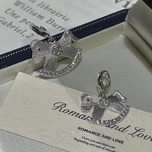 Pendentif en argent S925 vintage simple et élégant avec un design de niche, pendentif en bronze brossé pour la année, breloques en argent pur - Product Image 1