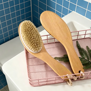 Cepillos de baño con mango de madera curvado, cepillo para uso en seco y húmedo, exfoliante corporal, cepillo de viaje de bambú con cerdas de jabalí para espalda y cuerpo - Product Image 1