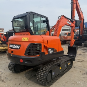 รถขุดขนาดเล็ก Doosan DX60 ผลิตภาพสูง อัตราการเกิดข้อบกพร่องต่ำ การเคลื่อนที่คล่องตัว เหมาะสำหรับงานเทศบาลและงานจัดสวน - Product Image 1