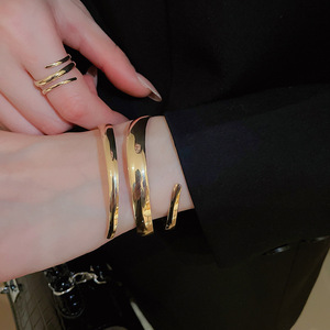 Brazalete y Anillos Abiertos de Cobre Calado Ajustables de Moda Exagerada para Mujer - Product Image 3