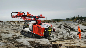 Sandvik DX800 hydraulische boorinstallatie met boorhamer, 76-127 mm boringdiameter, oppervlakte-boorinstallatie voor blastholes met geïntegreerd ontwerp - Product Image 4
