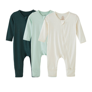 Pijamas de Bambú Personalizados de Alta Calidad para Bebés Recién Nacidos, Niñas y Niños, con Cierre y Estampado Personalizado - Product Image 3