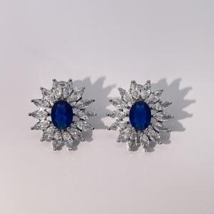 ต่างหูทรงเรขาคณิตสำหรับผู้หญิง ดีไซน์คลาสสิกและหรูหราจาก Tianyu Gems ตัวเรือนทองเหลืองชุบทอง ประดับด้วยเพทายทรงรีสีน้ำเงิน - Product Image 6