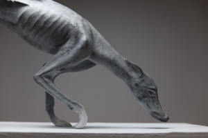 "एक बर्फीली सोजर्न" कांस्य मूर्तिकला - Product Image 4