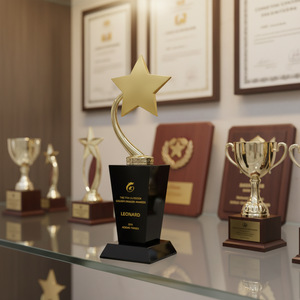 Trofei in Metallo Personalizzabili a Forma di Stella Dorata con Base in Legno, Premi per Assicurazioni - Product Image 2