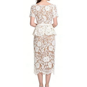 Robe midi élégante pour <span class=keywords><strong>femme</strong></span> en dentelle florale 3D à manches courtes, avec volants, taille peplum et ceinture, idéale pour invitées de <span class=keywords><strong>mariage</strong></span> - Sehe Fashion - Product Image 4