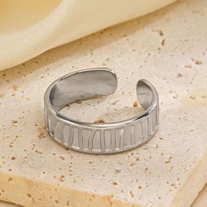 Nouvelles bagues minimalistes de style Ins avec un design géométrique, bagues tendance plaquées or, bijouterie pour femmes, acier inoxydable - Product Image 3