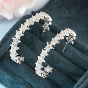 Boucles d'oreilles Star Huggie en or blanc, argent 925, cristal, strass, micro-incrustation, tendance, pour femmes, à porter tous les jours - Product Image 3