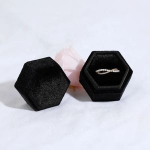 กล่องใส่เครื่องประดับรูปหกเหลี่ยมราคาส่ง กล่องบรรจุภัณฑ์กำมะหยี่ขนาดเล็ก กล่องใส่แหวนแต่งงาน กล่องของขวัญ - Product Image 1