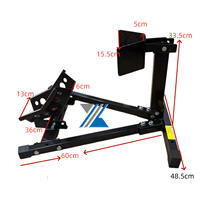 Support de moto réglable avec système de blocage de roue, idéal pour l'entretien en garage et le transport sur remorque.