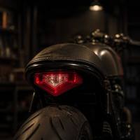 Luz Trasera para Motocicleta sin Guardabarros, Luz LED para Matrícula de 12V, Lámpara Universal para Placa de Matrícula con Certificación E8, IP65, Luz de Freno