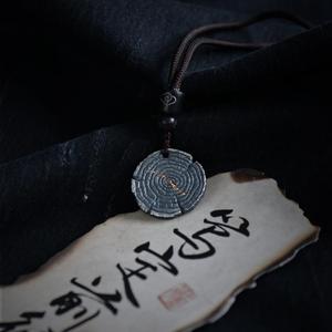 Colgante <span class=keywords><strong>de</strong></span> moneda antigua china <span class=keywords><strong>de</strong></span> estilo antiguo en oro <span class=keywords><strong>de</strong></span> 10 quilates con una rica <span class=keywords><strong>historia</strong></span> y una elegancia sutil - Product Image 1
