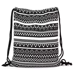 Sac cadeau en toile de coton personnalisé avec cordon de serrage, imprimé multicolore, style tendance et logo, emballage en gros disponible - Product Image 4