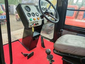 Compacteur vibrant à tambour unique CAT CS-683E d'occasion, faible nombre d'heures, pour projets de construction routière et de fondations - Product Image 6