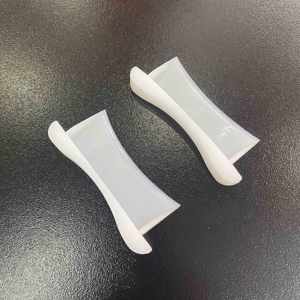 قفل جانبي من البلاستيك باللون الأبيض مناسب للباب 77 ولوحة - Product Image 1