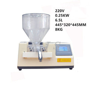 Sfoglia da tavolo piccolo riempimento manuale pastella per torta alla crema depositante tenuto in mano - Product Image 3