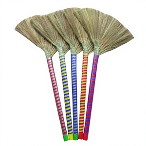 Balai d'herbe matériel d'herbe du Vietnam avec la poignée colorée/artisanat fait main de balai de paille du Vietnam de vente chaude - Product Image 2