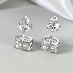 Orecchini FOXI in Argento Sterling 925 con Diamante Moissanite Ovale da 1,5 Carati, Montatura a 4 Griffe, Chiusura a Vite - Product Image 3