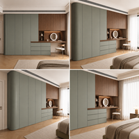 Armoire de chambre intégrée avec bureau intégré, solution de rangement personnalisée tout-en-un pour toute la maison