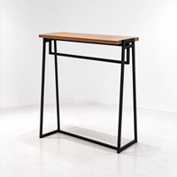 Comptoir de présentation pour boutique de vêtements pour hommes, design intérieur, cadre en métal noir, étagère en bois, rail de suspension, CE ETL