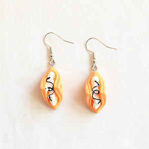 Boucles d'oreilles créatives en résine en forme de pain, boucles d'oreilles pendantes en forme de gâteau pour femmes, tendance et originales - Product Image 3