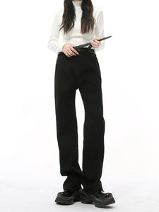 Pantalons pour garçons que les enfants adorent porter en été. <span class=keywords><strong>C</strong></span>'<span class=keywords><strong>est</strong></span> une paire de pantalons au style minimaliste et à la coupe ajustée. - Product Image 4