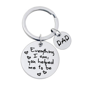 Llavero de acero inoxidable personalizado para papá y mamá, regalos para el Día del Padre de la madre, todo lo que soy tú me ayudaste a ser - Product Image 6