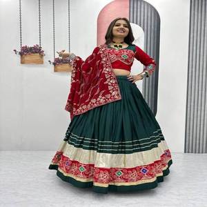 Magnifique ensemble Lehenga Choli Navratri avec broderie artistique au fil et travail de sequins pour les femmes assistantes aux fonctions de danse Garba - Product Image 4