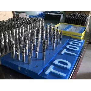 Machos de Roscar Espirales Trung Duong Brillantes (Sin Recubrimiento) para Metales No Ferrosos, Acero, Machos de Roscar de Punta Espiral en Pulgadas para Máquinas Roscadoras 1 - Product Image 1