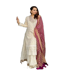 Conjunto de traje étnico de fiesta para mujer, top tradicional de georgette bordado con pantalón palazzo y dupatta de seda suave. - Product Image 1