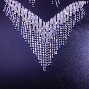 Ensemble collier et boucles d'oreilles en cristal avec strass (2 pièces) Ensemble de bijoux à franges pour mariage de mariée - Product Image 6