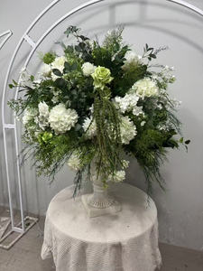 Centro de Mesa con Bola de Flores Artificiales de Rosas Blancas y Orquídeas, Ideal para Decoración de Mesas Altas en Bodas, Venta al Por Mayor - Product Image 4