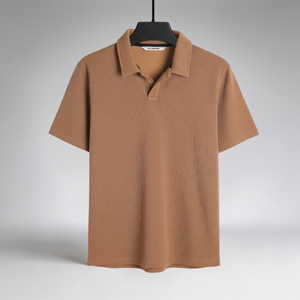 เสื้อโปโลผู้ชายสีน้ำตาลทรงปกติ 250 GSM 100% โพลีเอสเตอร์ ผ้าฝ้ายเทียม แจ็คการ์ด - Product Image 1