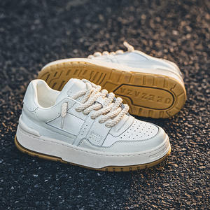 Chaussures de skate respirantes tendance, semelles épaisses, chaussures décontractées rétro de haute qualité pour hommes, maille, printemps, jour, Fat Ding, augmentation de la taille - Product Image 1