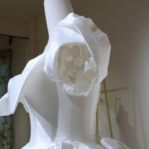 <span class=keywords><strong>Robe</strong></span> <span class=keywords><strong>de</strong></span> mariée <span class=keywords><strong>de</strong></span> maternité en satin blanc 2026, col cœur, coupe trapèze, grandes tailles, pour mère <span class=keywords><strong>de</strong></span> la mariée, traîne chapelle, longueur au sol, grand nœud - Product Image 5
